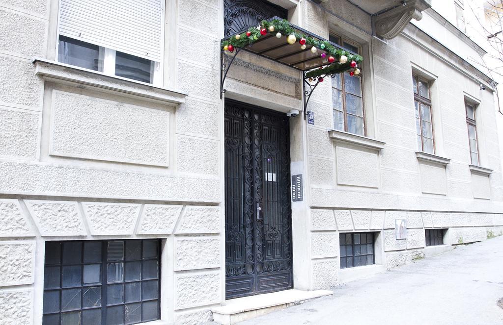Crown Apartment - Your Royal Stay Belgrad Rum bild