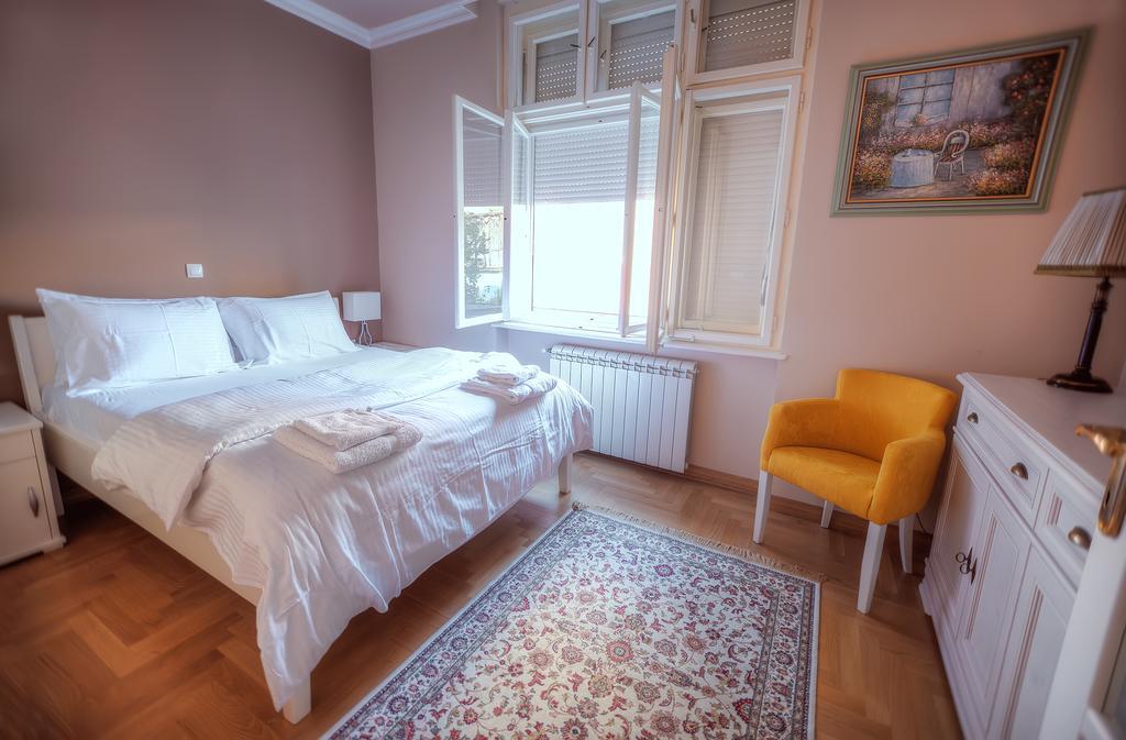 Crown Apartment - Your Royal Stay Belgrad Exteriör bild